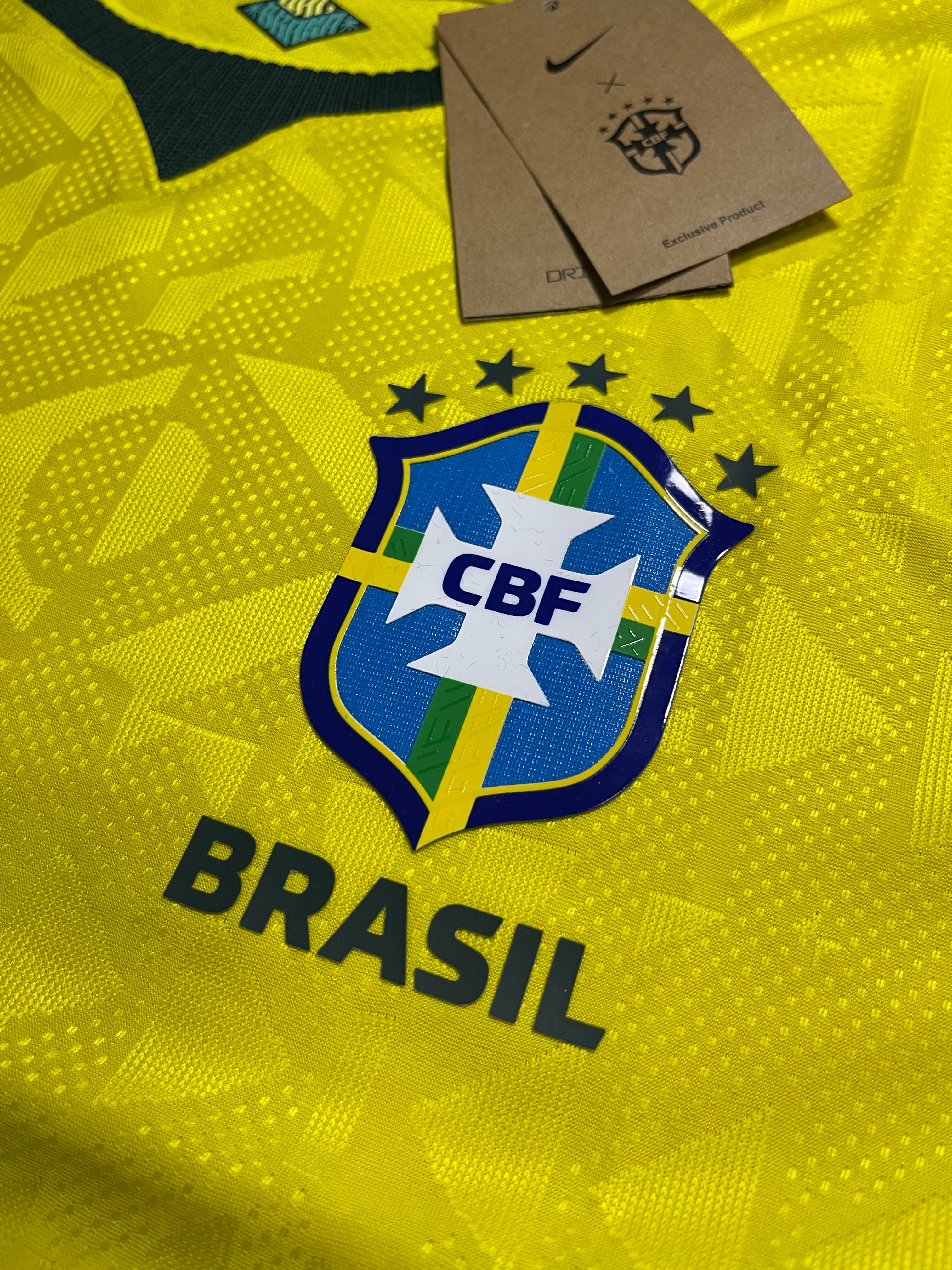 Camiseta Brasil Copa do Mundo 2026 Amarela | Jogador Premium (Modelo Vazado)